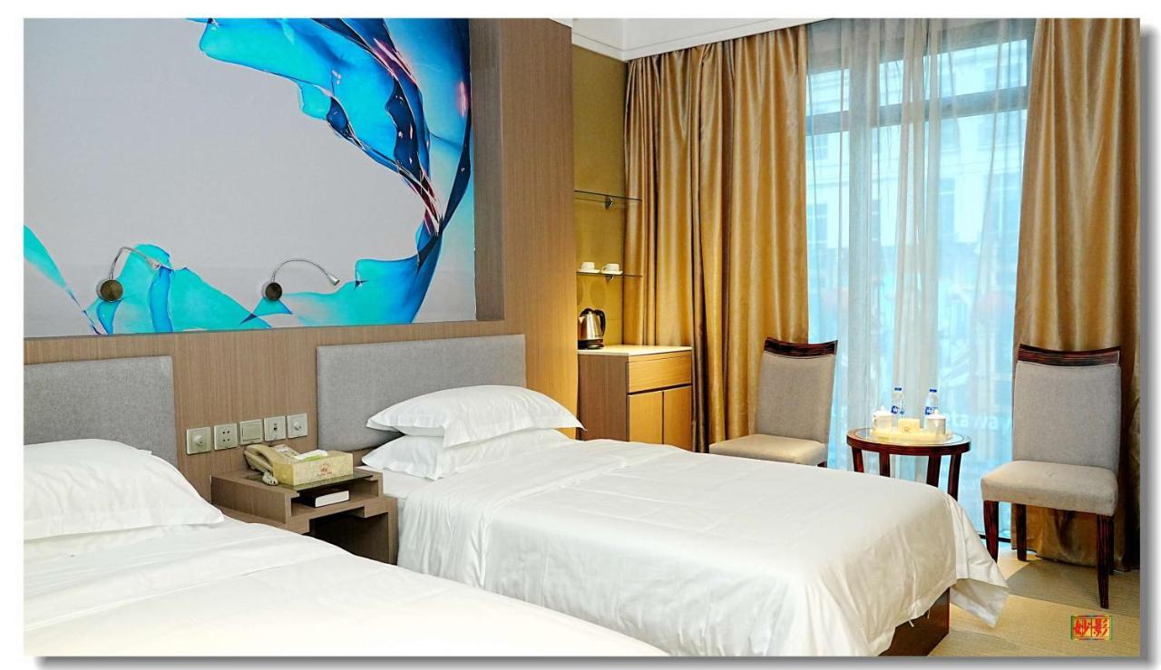 Pristine 1 Manila Bagian luar foto