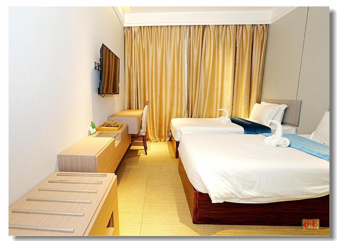Pristine 1 Manila Bagian luar foto