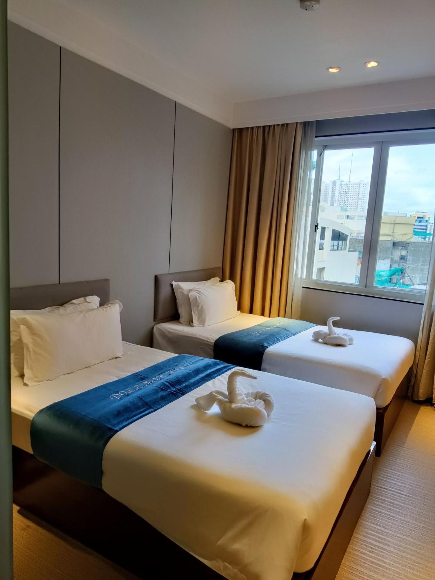 Pristine 1 Manila Bagian luar foto